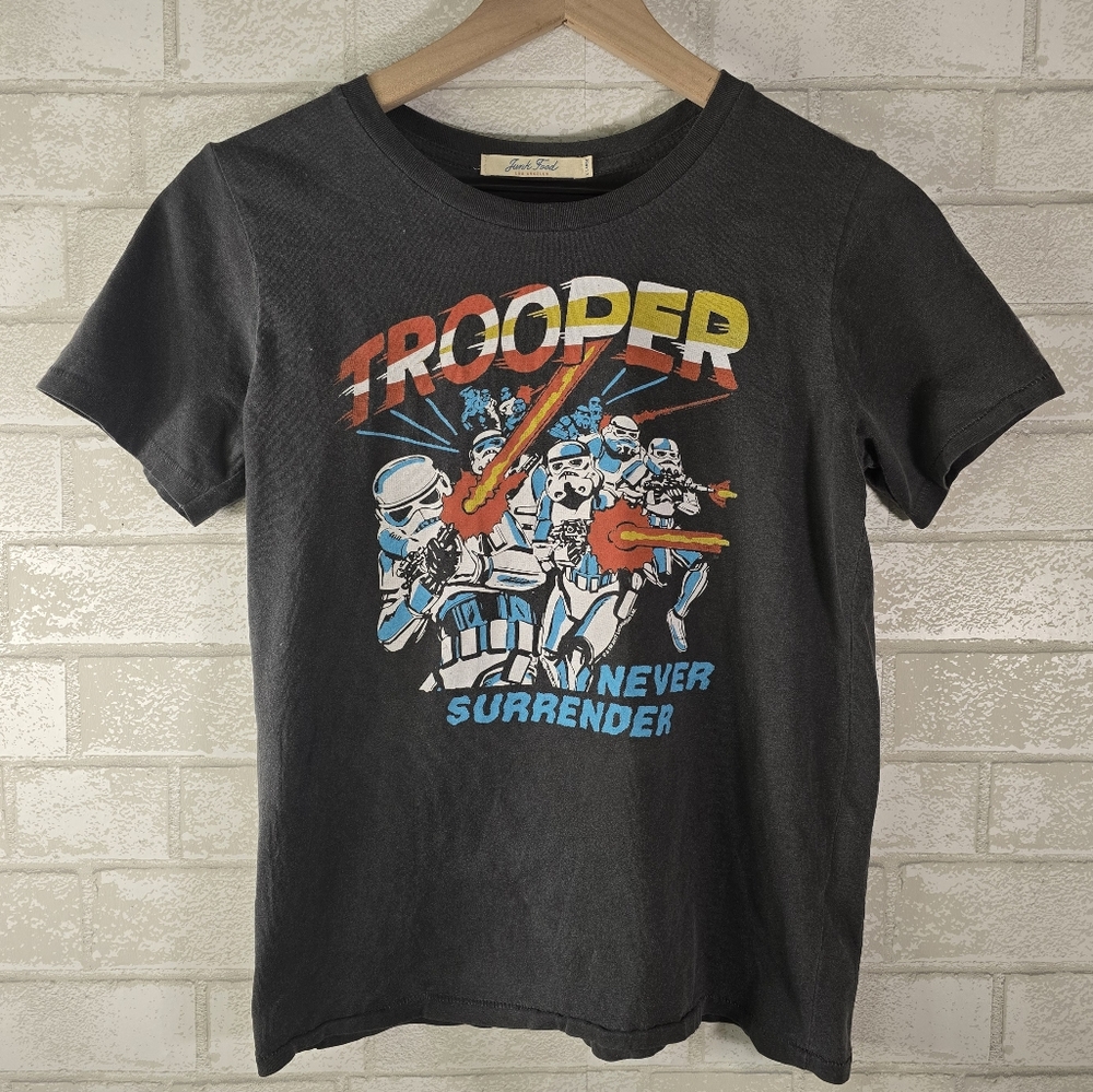 Junk Food Trooper Never Surrender Retro Style Boys T Shirt Size 12 XL Dark Gray